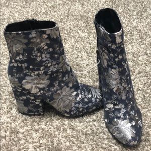 Denim & floral block heel booties! Size 6!
